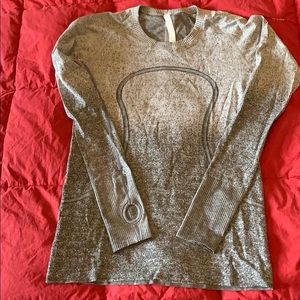 Lululemon workout tech top size 10